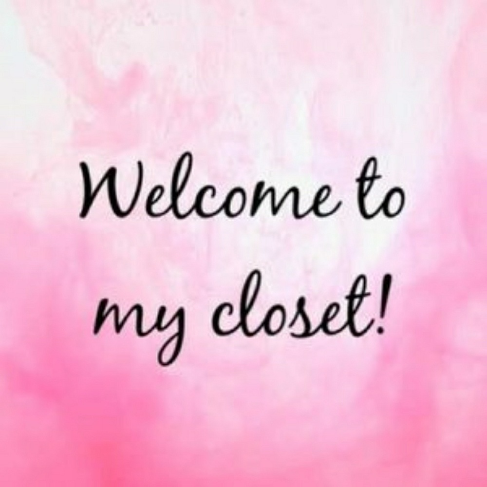 Welcome to my closet, enjoy😊